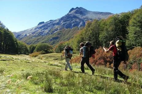 Brindan recomendaciones para caminatas en la montaña