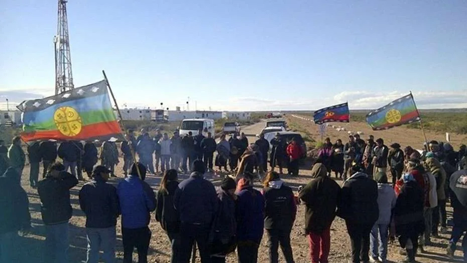Conflicto en la Patagonia  Con citas al Papa, un fallo favorece a los mapuches en Vaca Muerta
