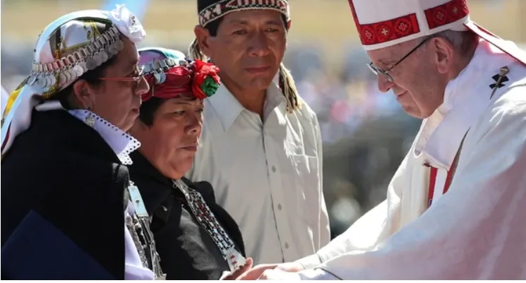 Contundente advertencia del papa Francisco a los mapuches: «No se puede pedir reconocimiento aniquilando al otro»
