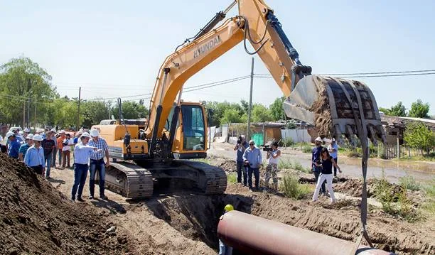 Gutiérrez recorrió la obra del Colector Cloacal del Oeste II
