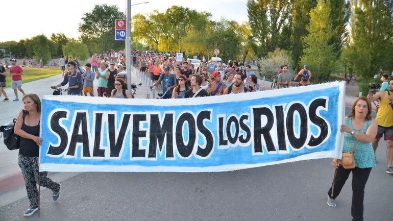 Neuquen: Con aplausos, otra vez pidieron por la salud de los ríos