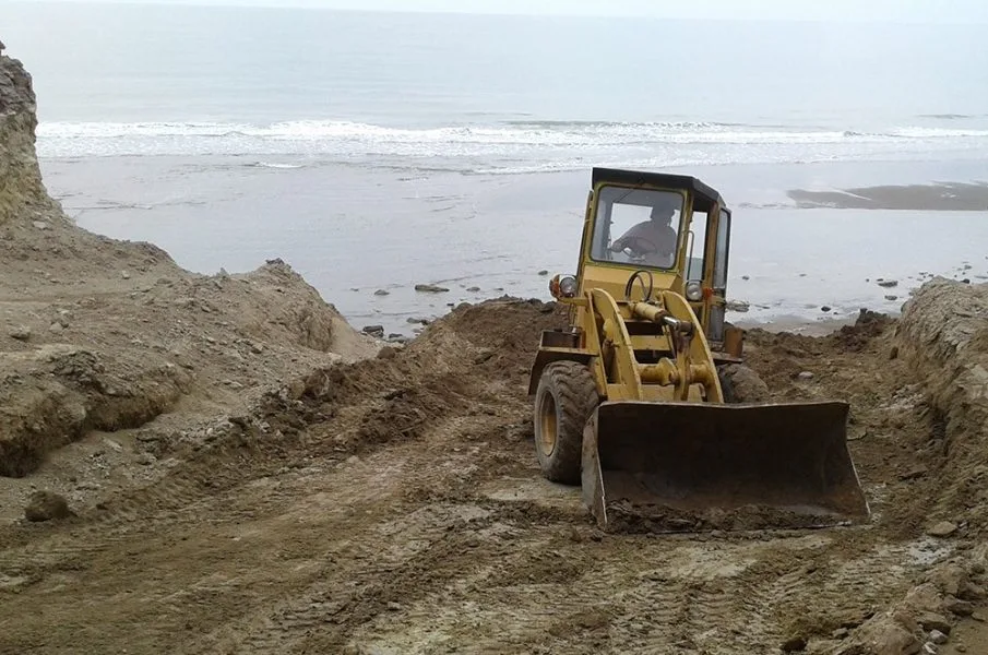 Se inician las tareas en Playa Bonita para el montaje de la escalera metálica