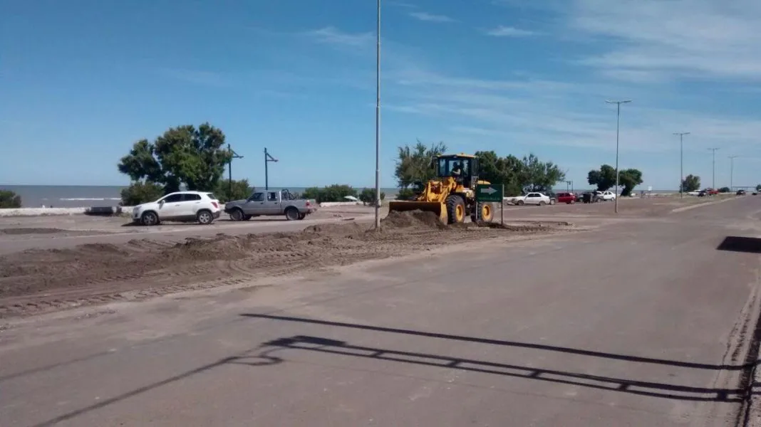 Tareas de mantenimiento y limpieza en el balneario El Cóndor