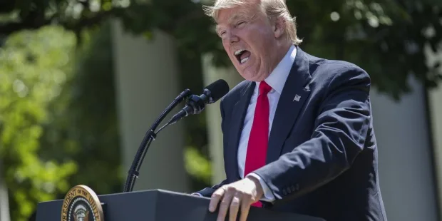 Trump dice que a EEUU le iría bien “un poco” de calentamiento global