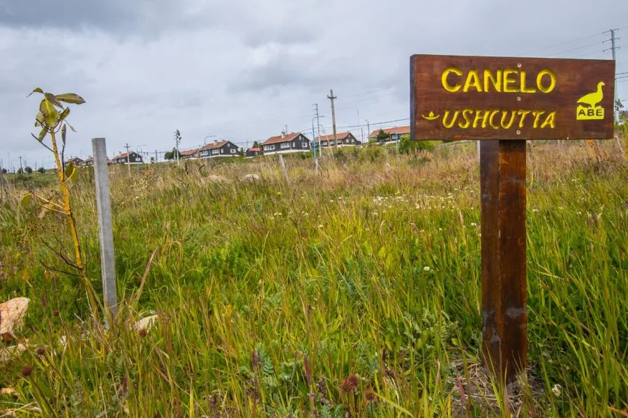 Ushuaia: ABE COLOCÓ CARTELERÍA EN BAHÍA ENCERRADA