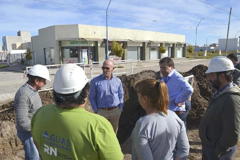 Avanza a buen ritmo la obra del nuevo acueducto de calle Güemes en General Roca