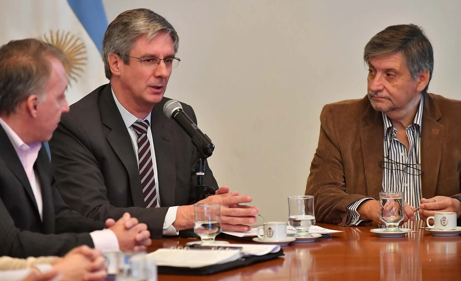 Provincia firmó convenios de proyectos sustentables con emprendedores de Esquel