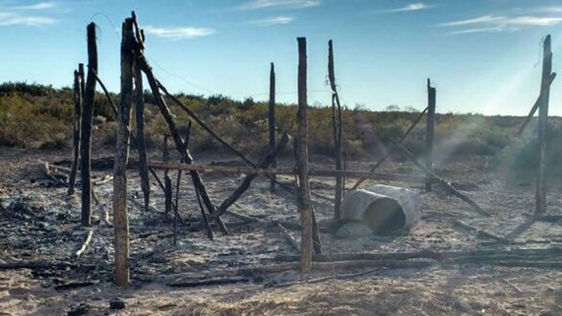 Denuncian que un grupo mapuche atacó e incendió un puesto en la zona petrolera de Vaca Muerta