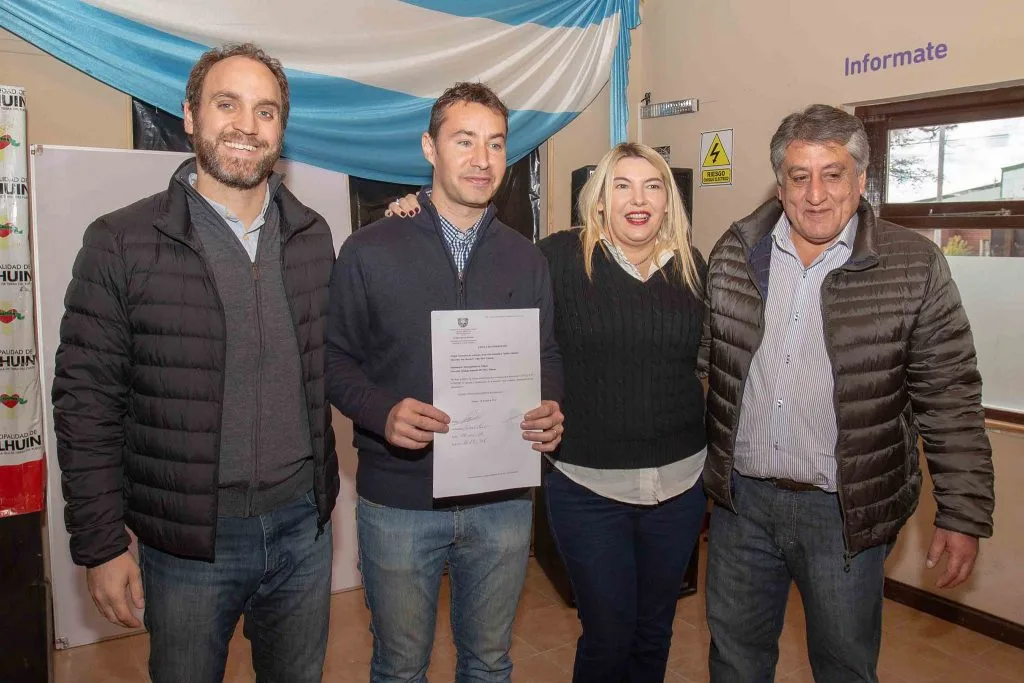 Tierra del Fuego: Bertone entregó casi 5 millones en subsidios a proyectos de protección ambiental de Tolhuin