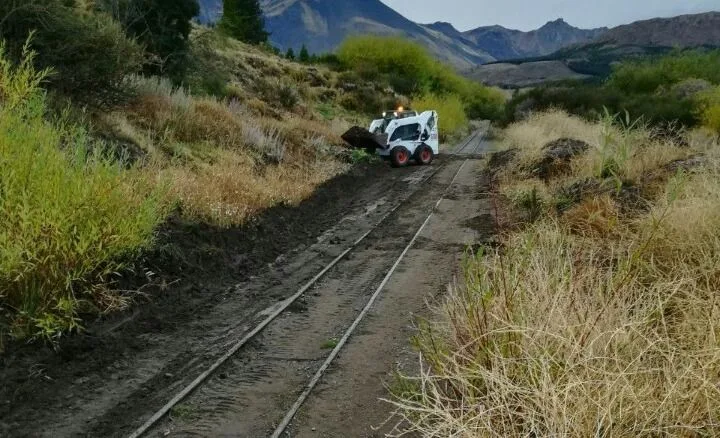 La Trochita acondiciona las vías para la próxima temporada de invierno