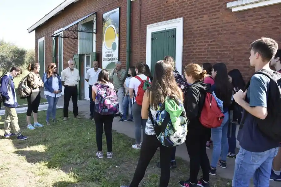Universitarios se interiorizaron sobre la gestión de residuos de la municipalidad de General Pico