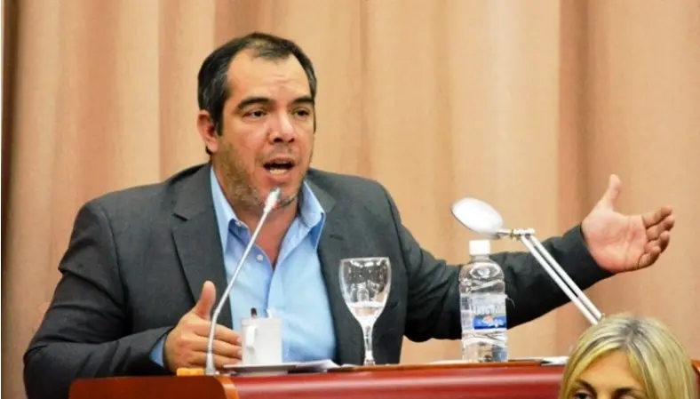 Dura crítica a Arcioni por anunciar que vetará la Ley que prohíbe el glifosato