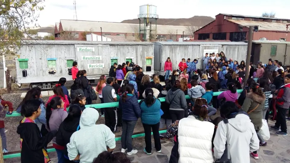 La Escuela N°17 de Jacobacci celebro sus 100 años en el Punto Limpio