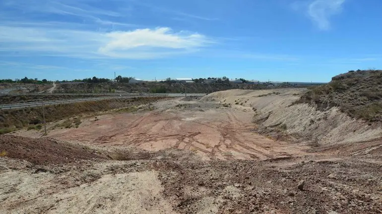 Tercer puente: la Fiscalía de Ambiente desestimó una denuncia por cantera ilegal en la barda