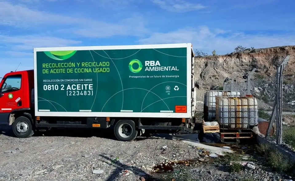 #Trelew #Aceites Ayer por la mañana, la empresa RBA Ambiental retiró 3.000 lts de Aceite Vegetal Usado /AVU's).