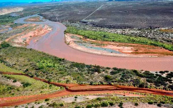 Con el agua del Río Negro: Así, no!