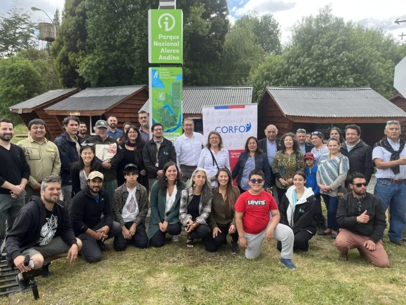 INAUGURAN PANEL INFORMATIVO EN PARQUE NACIONAL ALERCE ANDINO