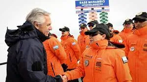 El Presidente pasó por Tierra del Fuego y llegó a la Antártida