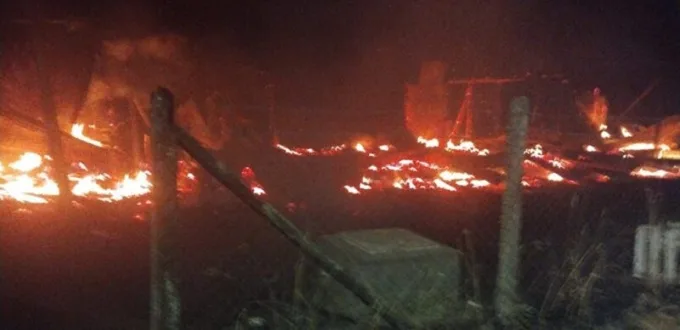 Guerrilleros mapuche atacan capilla católica en Chile y le prenden fuego