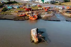 Barco hundido: a la justicia para que liberen la desembocadura del rio Chubut