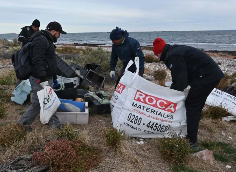 Recogieron 15 toneladas de residuos de la pesca en islas Tova y Tovita de Chubut