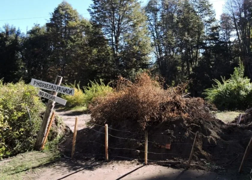 Versiones encontradas entre privados y mapuches por la posesión de un lote en Belvedere