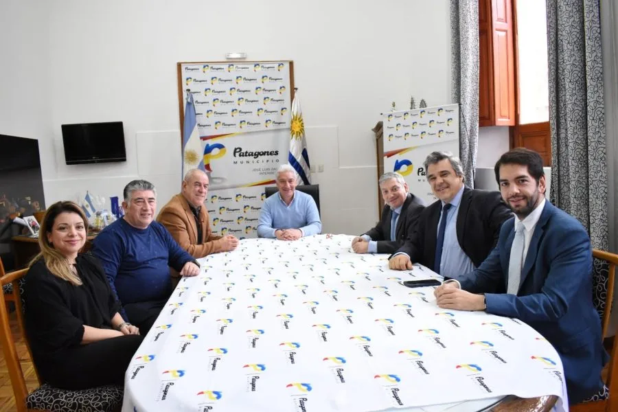El Intendente Zara recibió a representantes de San José de Mayo Uruguay, para reactivar hermanamiento firmado en 1992