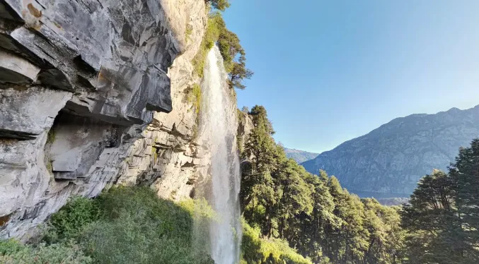 La cascada ubicada en uno de los lugares más hermosos de la Patagonia