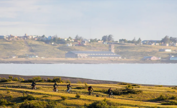 Camarones en bici: recorridos de 10, 30 y 60 Km para descubrir la flora, fauna y paisajes escondidos de Chubut