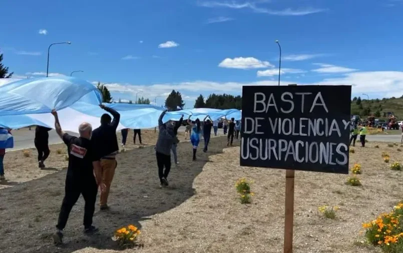 La Justicia desalojó a los mapuches que habían ocupado tierras del Ejército en Bariloche