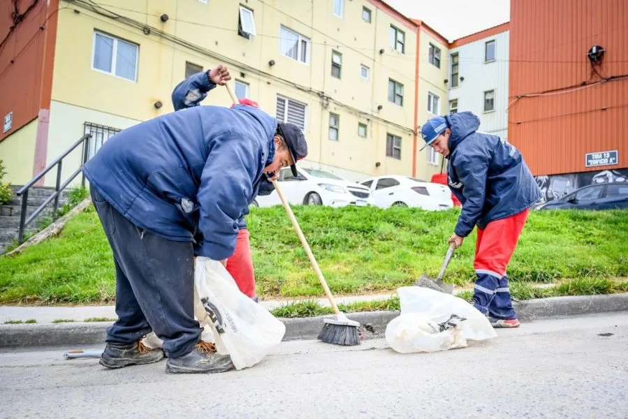 Ambiente municipal de Ushuaia realizó jornada de limpieza en las 640 viviendas