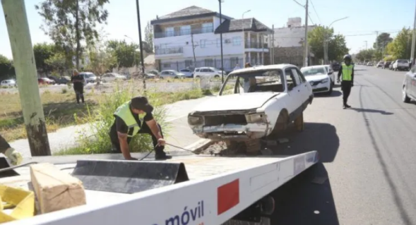 La Municipalidad de Neuquén removió 40 vehículos abandonados al mes de la vía pública
