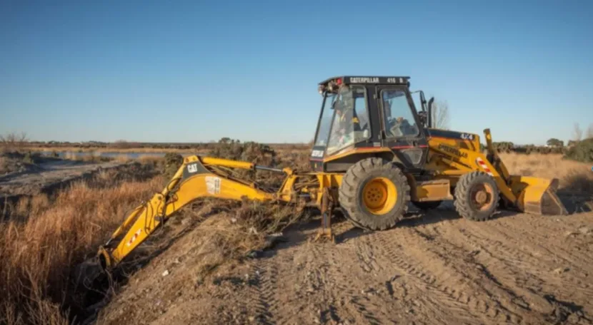 Ambiente Municipal de Rawson continúa  trabajos de limpieza en los pluviales