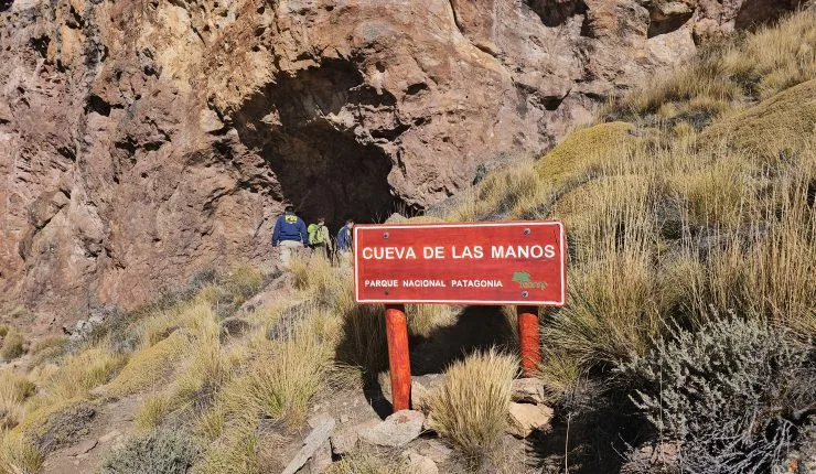 Denuncian rayados en Cueva de las Manos en el Parque Nacional Patagonia