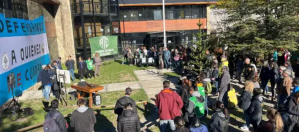 Multitudinaria asamblea pide la reincorporación de los trabajadores del Parque Nacional Lanín