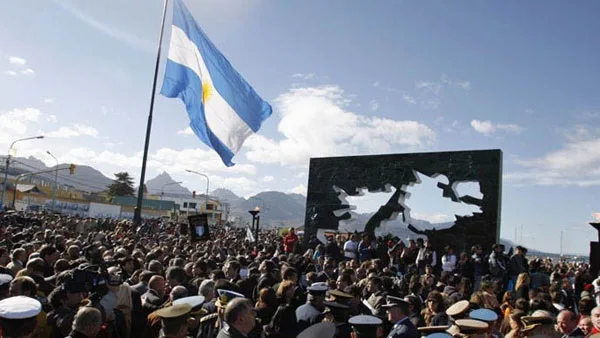 Los veteranos de Malvinas acorralaron a Melella por el radar británico en Tierra del Fuego
