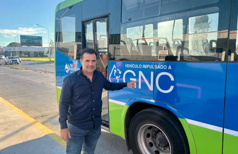 Martínez: «La conversión de todo el transporte público de Neuquén a GNC mejorará el ambiente y generará ahorros importantes»