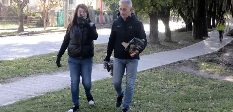 El Municipio de Villa Carlos Paz y vecinos realizaron jornada de limpieza en barrio Colinas