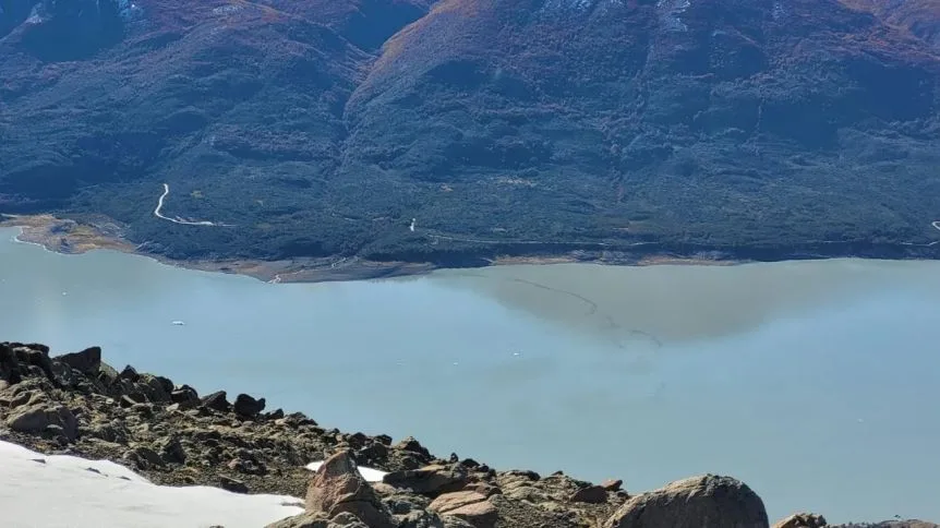 Confirmaron la presencia de hidrocarburos en el Lago Argentino