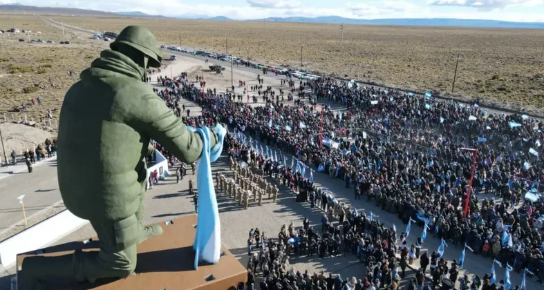 Neuquen: gigante homenaje a heroes de Malvinas