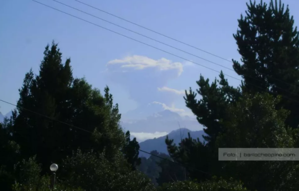 Analizarán en Bariloche acciones preventivas en caso de una nueva erupción del volcán Puyehue