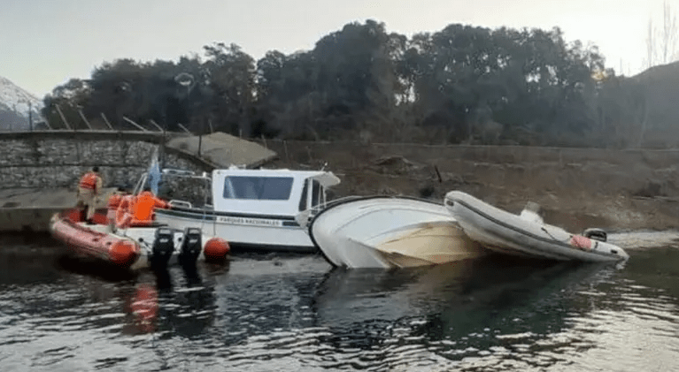 Se desplomó el muelle de Lago Puelo