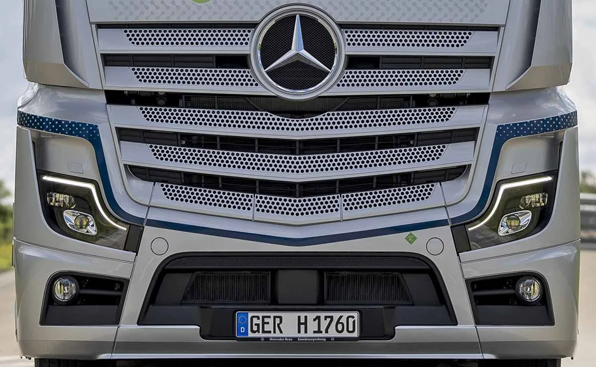 Mercedes-Benz ya prueba su primer camión a pila de combustible: cómo es y qué tiene de especial