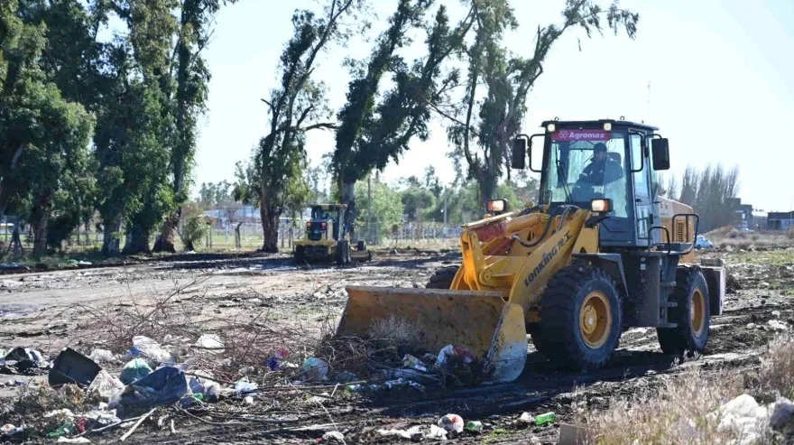 Bahía Blanca avanza con megaoperativos de limpieza pa erradicar basurales y recuperar espacios públicos