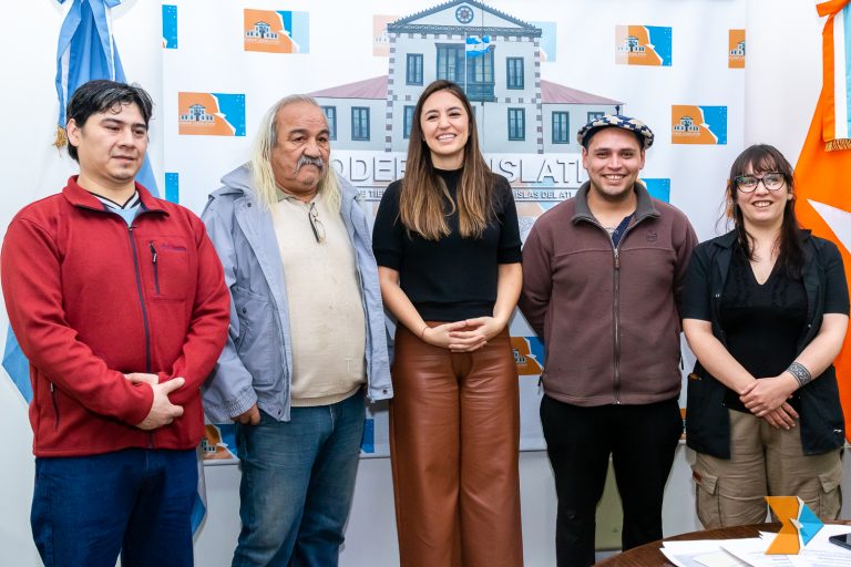 Participación de Pueblos Originarios en Legislatura. Tierra del Fuego