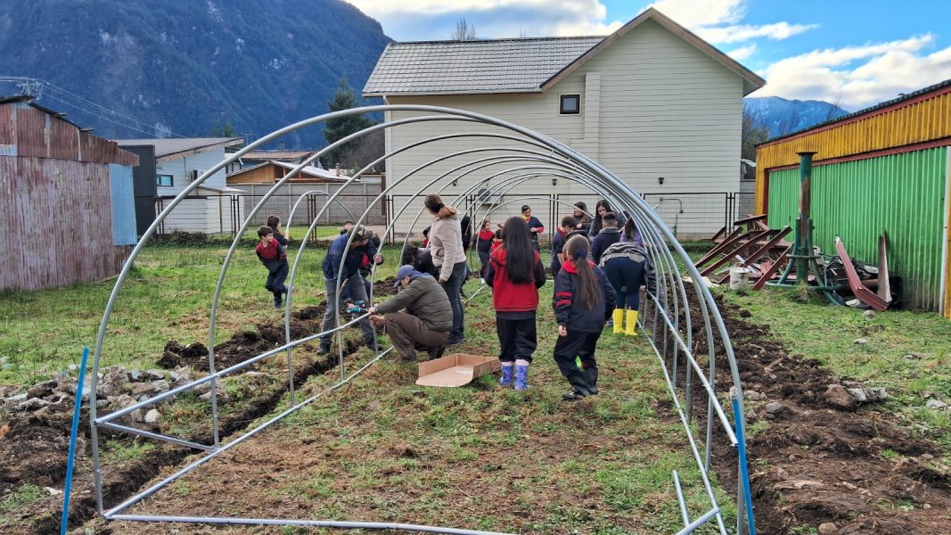 Entregan invernadero en Puerto Aysén que transforma la educación y conciencia ambiental