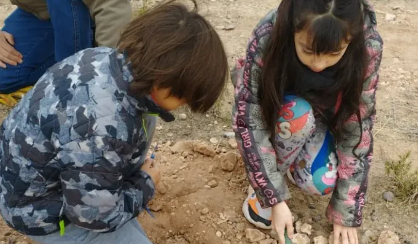 “LARREA: Doce años de reforestación con especies nativas en Neuquén, junto a escuelas y niños”