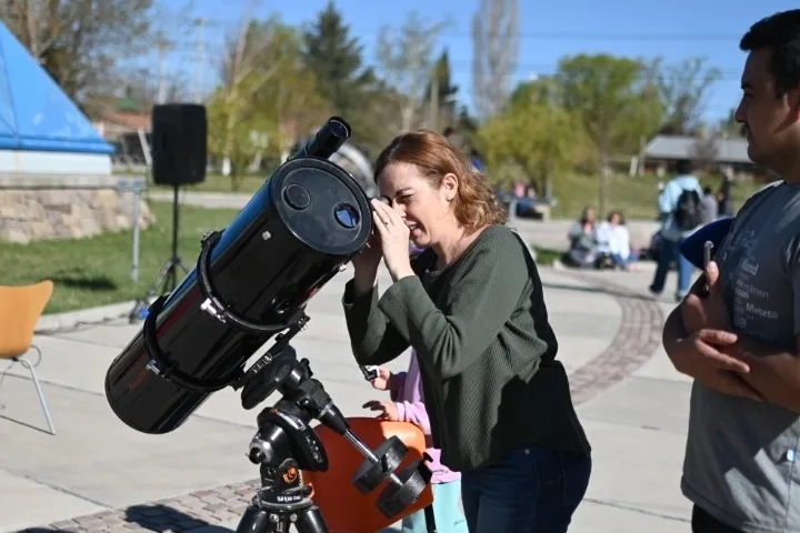 Un exito el eclipse solar anular en el Planetario Malargüe