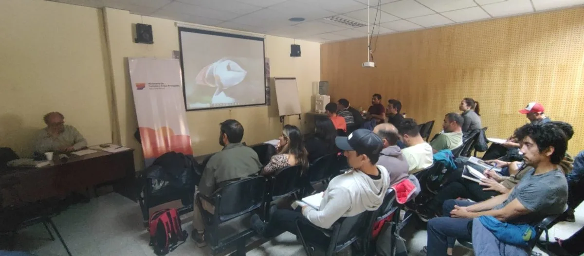 Capacitación en Esquel sobre gestión de riesgos para prestadores turísticos en ambientes naturales y agrestes