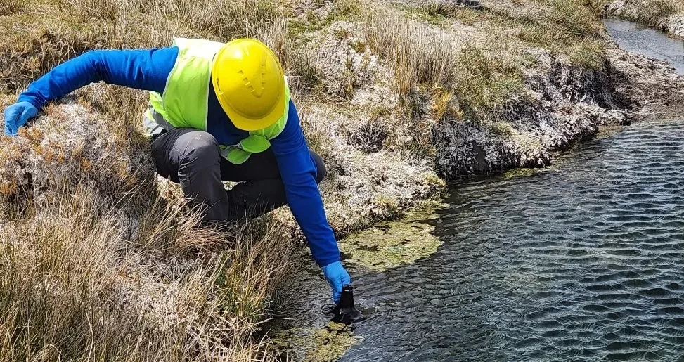 Realizan muestreo participativo de agua en el proyecto Cañadón del Moro en Río Negro
